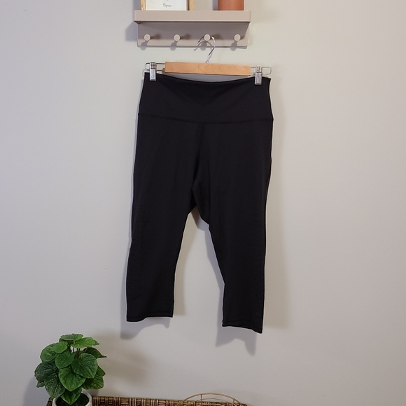 Hyba Laser Cut Workout Capris in Black - Picture 4 of 8